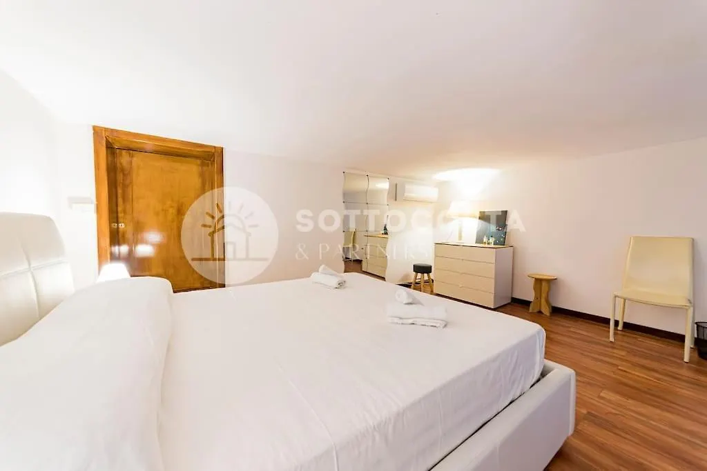 Renaissance Apartment Lecce