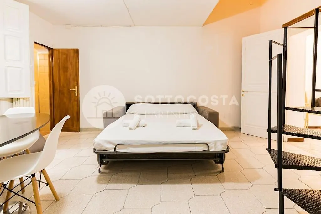 Renaissance Apartment Lecce 0*,  Italia